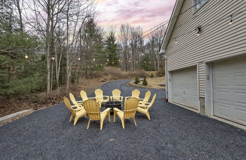 Cresco House | CamelbackSKI 4BR+BonusRoom Firepit,Hottub,Casino,Kalahari Linens !