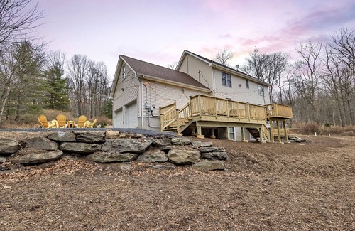 Cresco House | CamelbackSKI 4BR+BonusRoom Firepit,Hottub,Casino,Kalahari Linens !