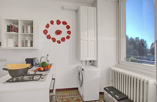 Lesa Apartment | Camelia Apartment in Villa Jejia, Lesa, Italy