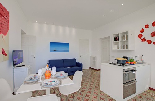 Lesa Apartment | Camelia Apartment in Villa Jejia, Lesa, Italy