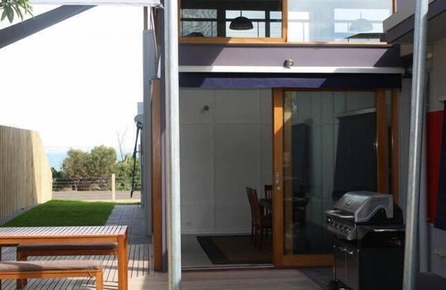 Kingscote House | Camelot - opposite the foreshore. Stunning sea views. Now with Free Wi Fi