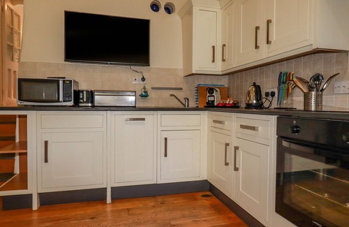 Bude Cottage | CAMEO, pet friendly, with a garden in Bude