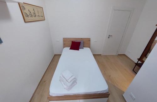 La Spezia Apartment | Camera Francese