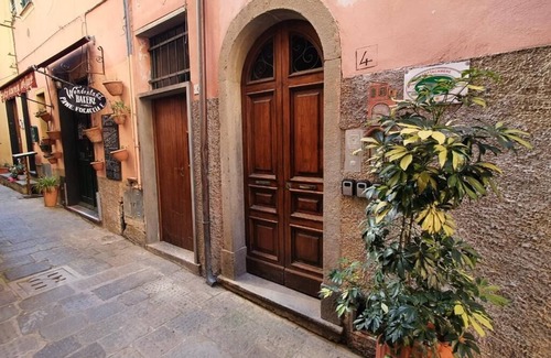 Cinque Terre House | Camera Singola All'interno di un Affittacamere in Pieno Centro Storico