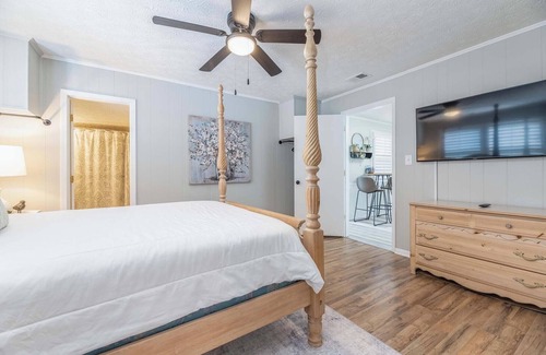 Columbus Cottage | Camille Cottage~ Newly renovated nestled in Lake Bottom at Midtown