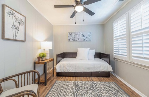 Columbus Cottage | Camille Cottage~ Newly renovated nestled in Lake Bottom at Midtown