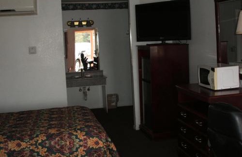 Big Spring Hotel | Camlot Inn Motel