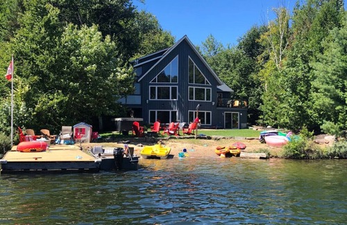 Kearney Cottage | Camp David Beautiful five bedrooms Private beach