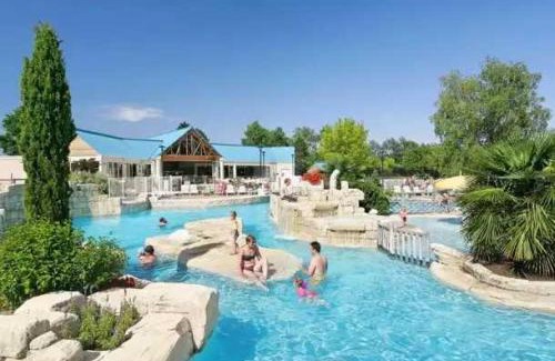 Sainte-Catherine-de-Fierbois Other | Camping 5 étoiles - Parc aquatique - eebfed