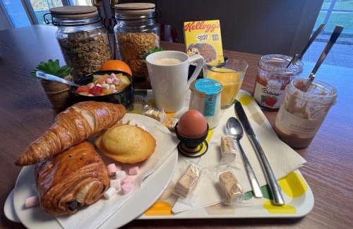 Les Tourrettes Hotel | Campanile Montélimar Nord - A7 sortie 17