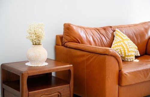 Campbelltown Apartment | Campbelltown Sweet 5Br house with WiFi&Parking