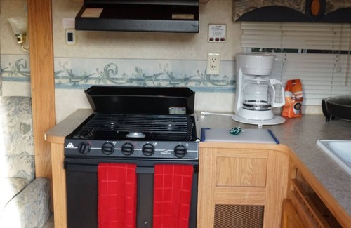 Dandridge RV Rental | Camper in Dandridge. Close to the Smoky Mountains and Dollywood