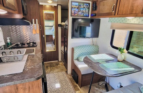 Englewood House | Camper with Bicycles. Close to Beach. Deck & BBQ!