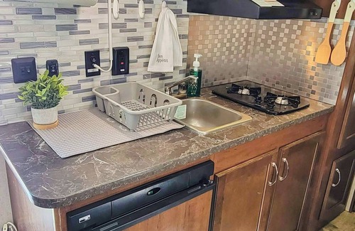 Englewood House | Camper with Bicycles. Close to Beach. Deck & BBQ!