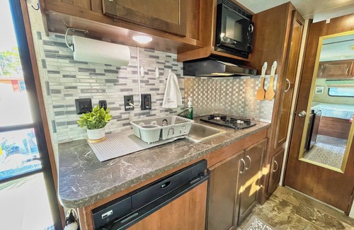 Englewood House | Camper with Bicycles. Close to Beach. Deck & BBQ!