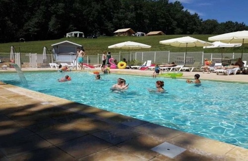 St-Sulpice-de-Mareuil House | Camping 3 étoiles - Parc aquatique - ccbbaia