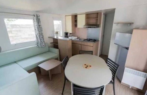 Vic-la-Gardiole House | Camping 3 étoiles - Piscine - eehfie