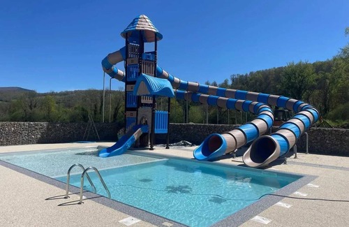Seix House | Camping 3 étoiles - Parc aquatique - ccaihga