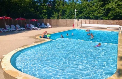 Lons-le-Saunier House | Camping 4 étoiles - Piscine - efa00c