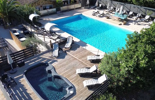 Paluds de Noves Ski Chalet | Camping 4 étoiles - Piscine - eehf0g