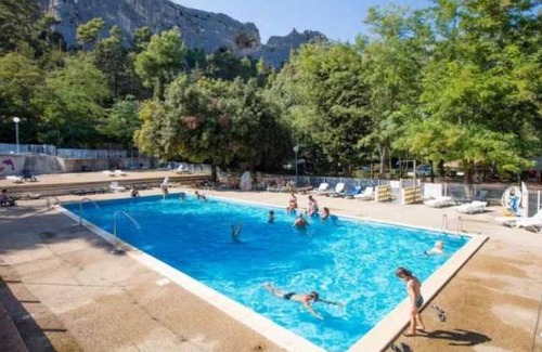 Orgon House | Camping 4 étoiles - Piscine - eebbc0