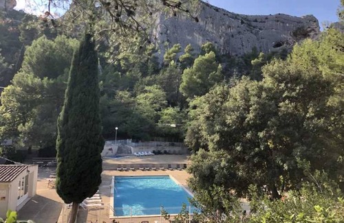 Orgon House | Camping 4 étoiles - Piscine - efahfa