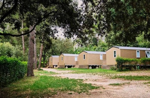 Orgon House | Camping 4 étoiles - Piscine - efahfa