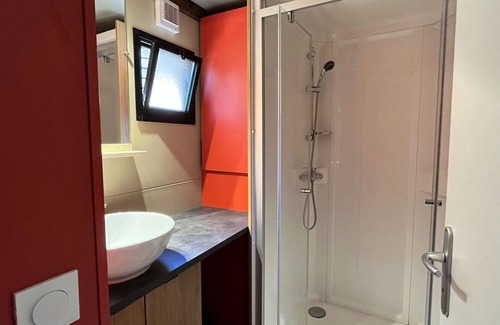 Brissac House | Camping - eehdif - Studio Apartment, Sleeps 5