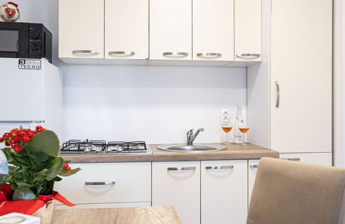 Donji Karin Ski Chalet | Camping Karin - Mobile houses Magoro near pool and beachfront