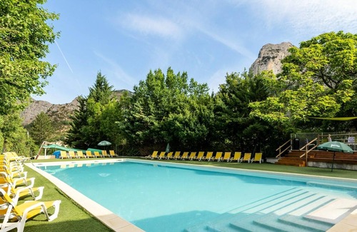 Orpierre House | Camping les Princes d'Orange* - Cottage Family Classic 3 rooms for 4 people Air-conditioned Mountain View