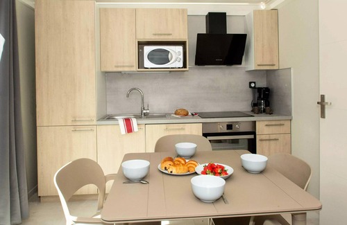 Puget-sur-Argens House | Camping Montana Parc Oasis Village - Coeur de l'Estérel * - Villa Cottage 4 Rooms 6/8 People Air Conditioned + TV