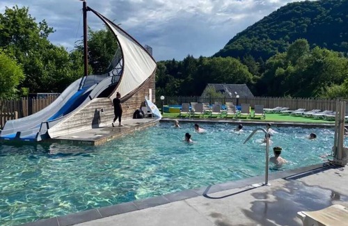 Vic-sur-Cere House | Camping - Piscine - ccbbdah