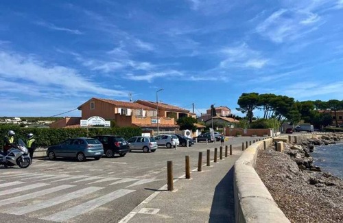 Martigues House | Camping - Piscine - ccafeif