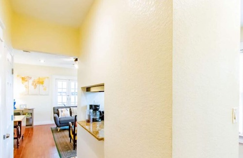Hyde Park Apartment | Can't Buy Me Love - U of Tampa Flat in N Hyde Park