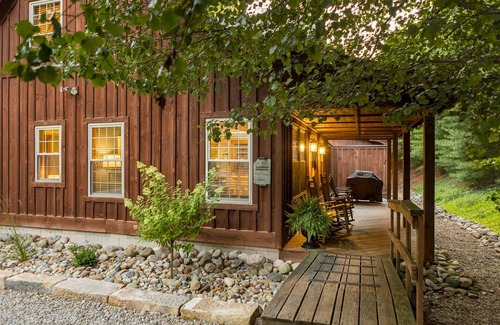 Millersburg Cabin | Canadian Hemlock . Trailside Lodging