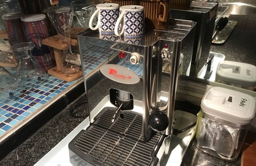 Grachtengordel-West Apartment | Canal Apartment for 2, 17th cent Old house Center Amsterdam