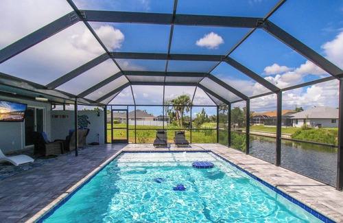 Trafalgar House | Canal Front, Private Pool, Cape No Fear