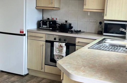 Ilminster Apartment | Canal Way- Cozy 3-Bed House