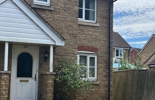 Ilminster Apartment | Canal Way- Cozy 3-Bed House