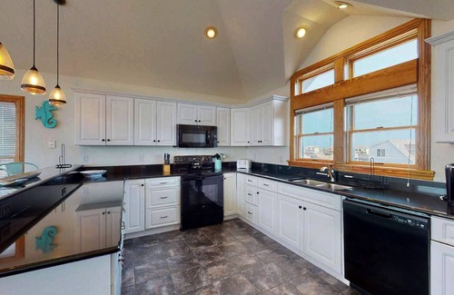 Avon House | Canalfront, Private Pool, Hot Tub, Sound Views, Boat Dock