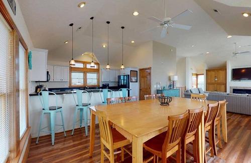 Avon House | Canalfront, Private Pool, Hot Tub, Sound Views, Boat Dock