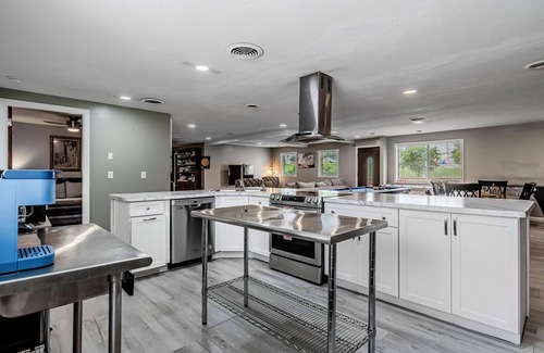 Sylvan Beach House | CanalSide Casa- Beautifully located