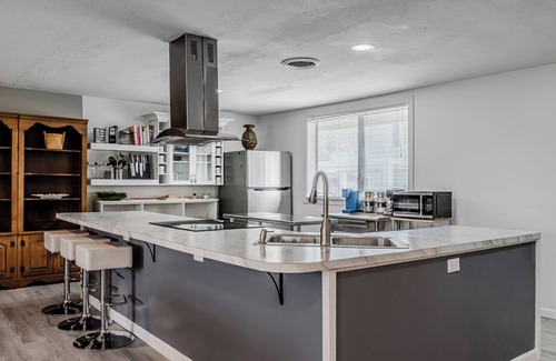 Sylvan Beach House | CanalSide Casa- Beautifully located