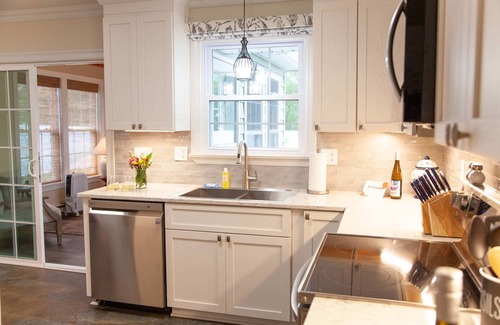 Waterloo House | Canalside Cottage 3BR Lake Access, Dock, Fire Pit