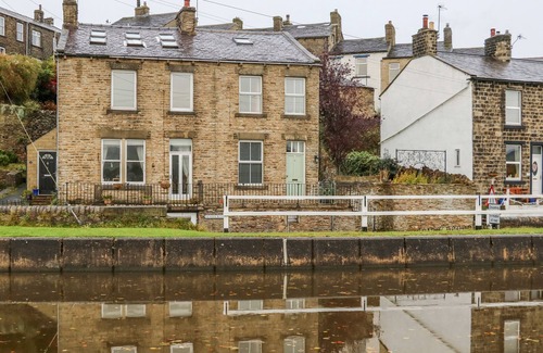 Kildwick Cottage | Canalside Cottage