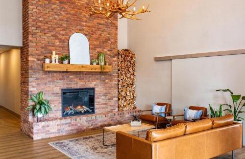 Cochrane Hotel | Canalta Cochrane