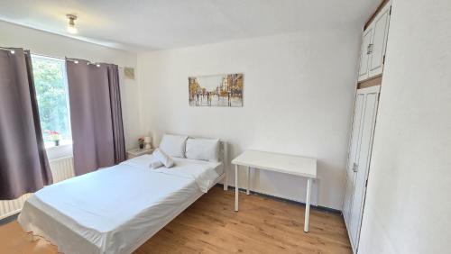 Lansbury House | Canary wharf cottage