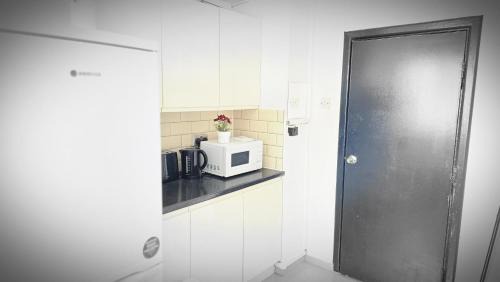 Lansbury House | Canary wharf cottage