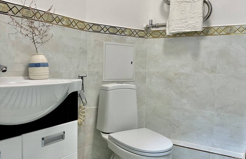 Almaty Apartment | "Cancun" cozy studio in center of Almaty with WiFi, AC