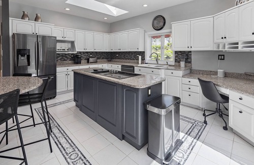 Danbury House | Candlewood Lakefront 3bd/2 bath house w/180 degree views!